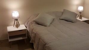 Standaard appartement, 1 tweepersoonsbed | Luxe beddengoed, verduisterende gordijnen, geluiddichte muren