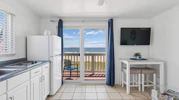 Suite, Beach View | Free WiFi, bed sheets
