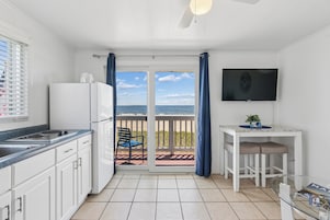 Suite, Beach View | Free WiFi, bed sheets