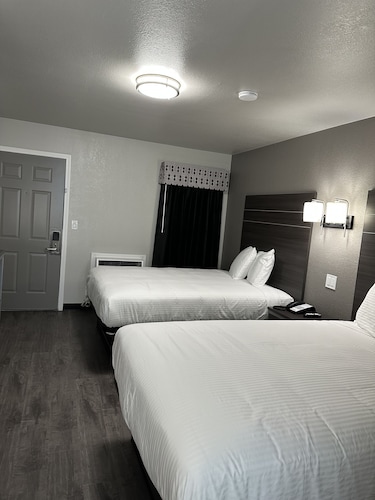 Sleepy Traveler Motel