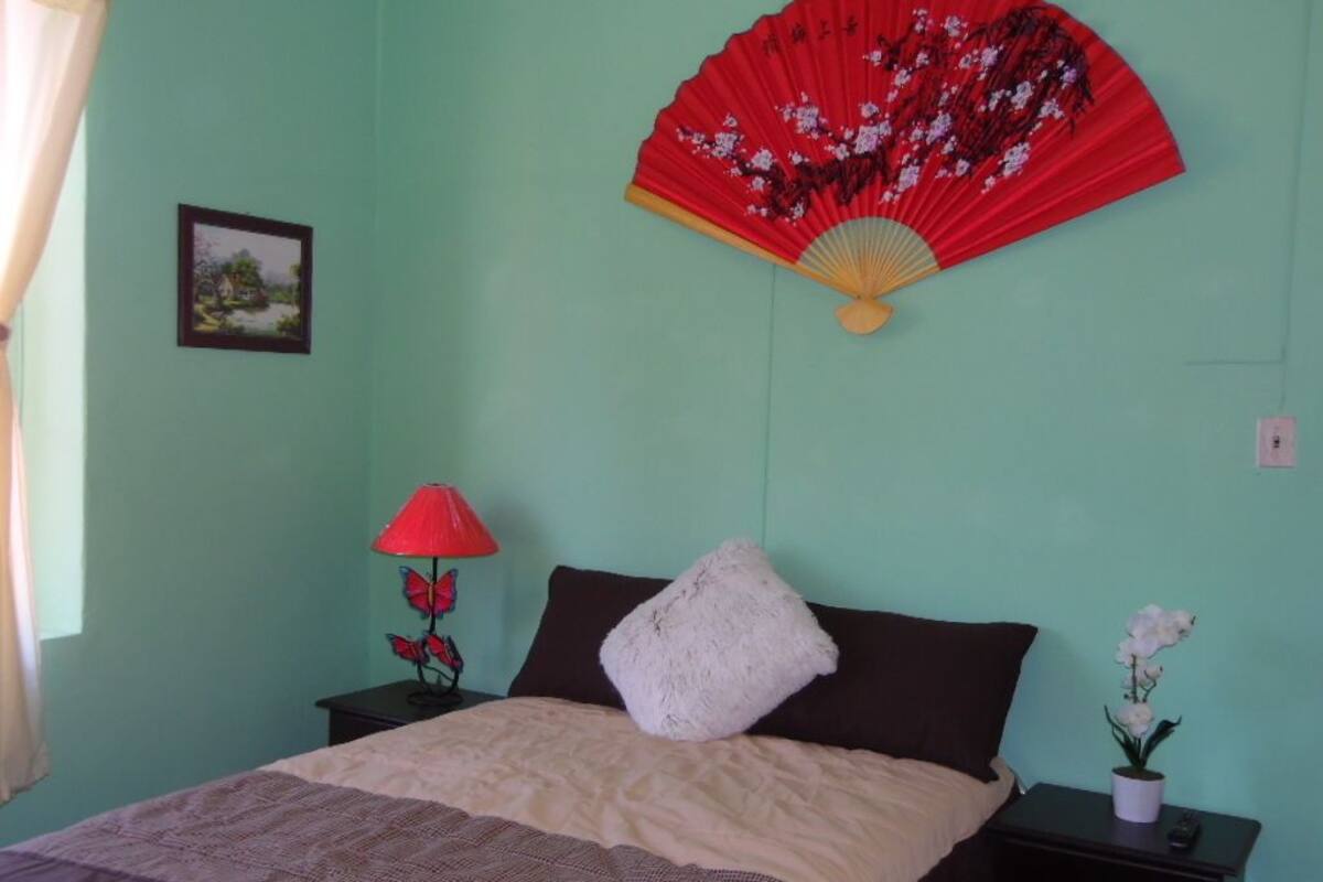 Habitacion con bano externo | Desk, free WiFi, bed sheets