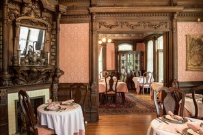 Ilmainen päivittäinen mannermainen aamiainen 