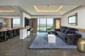 Suite presidencial, vistes al riu | Sala d'estar | Televisor LCD de 42 polzades amb canals per cable i televisor 