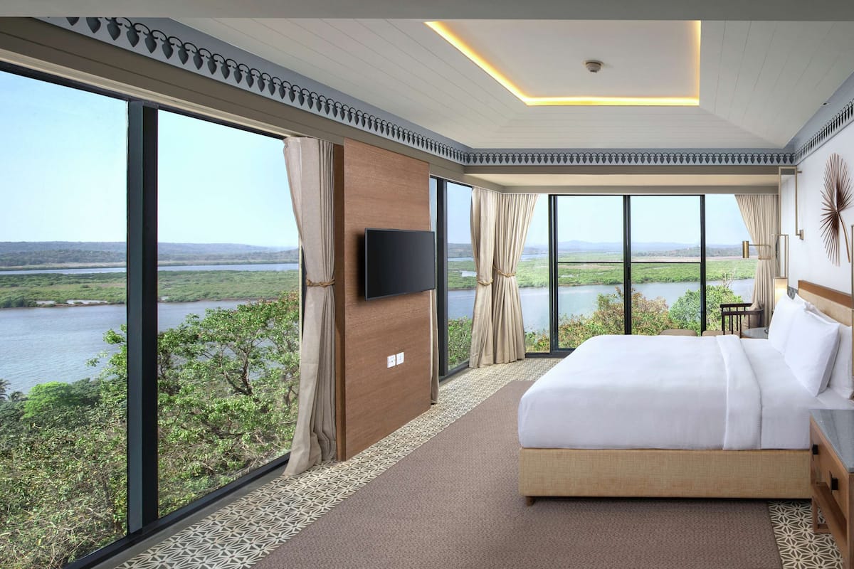 Suite presidencial, vistas al río | Ropa de cama de alta calidad, minibar, caja fuerte