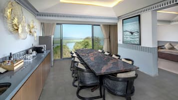 Premium Suite, River View | Dining room