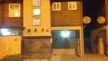 Pintu masuk properti