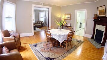 Townhome, 3 Bedrooms | In-room dining
