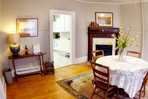 Townhouse, 3 soverom | Spiseområde på rommet