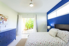 Apartamento, 3 habitaciones, piscina privada, vistas al campo de golf | Escritorio, tabla de planchar con plancha, wifi gratis