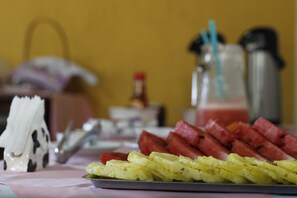 A breakfast tray with sliced watermelon and pineapple on a table. - Hotel Fazenda Rio Formoso (Bonito)
