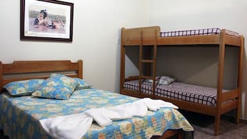 Minibar, Wi-Fi gratis, dan seprai linen