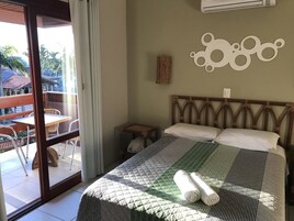 双人房, 阳台 (Com Café da Manhã) | 迷你吧、遮光窗帘、免费 WiFi、床单