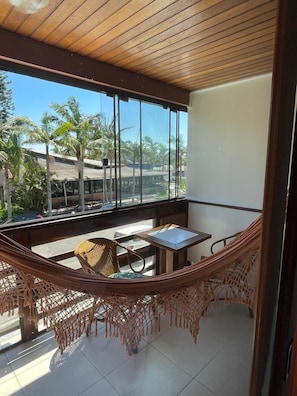 Triple Room, Balcony (Com Café da Manhã) | Living area | TV - Pousada Vivenda da Barra (Torres)