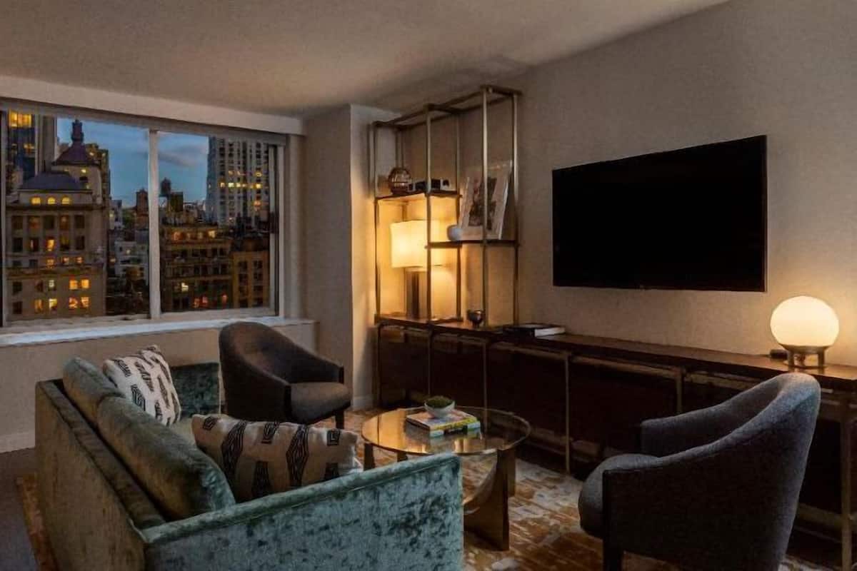 Living area | 49-inch flat-screen TV with cable channels, TV