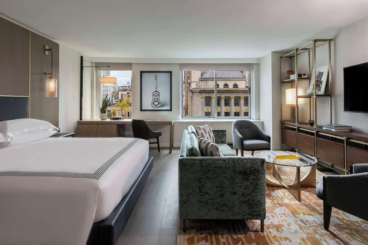Deluxe Room, 1 King Bed | 1 bedroom, in-room safe, laptop workspace, iron/ironing board