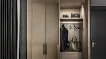 In-room safe, laptop workspace, iron/ironing board