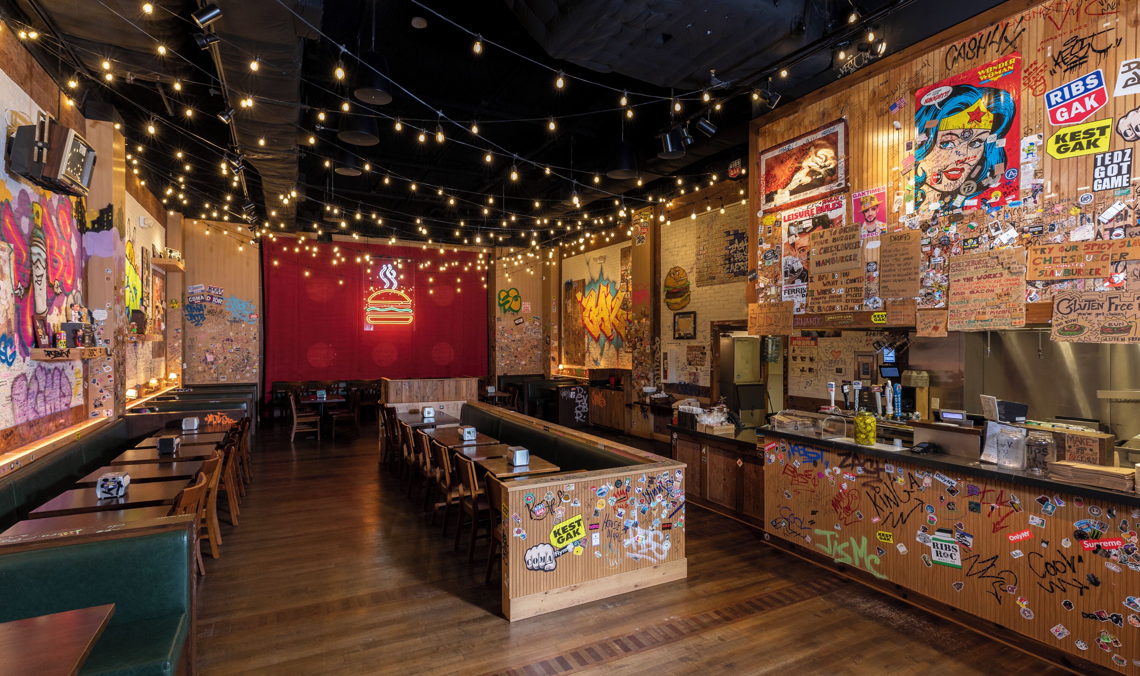 3 ristoranti, aperti a colazione, a pranzo e a cena, cucina americana