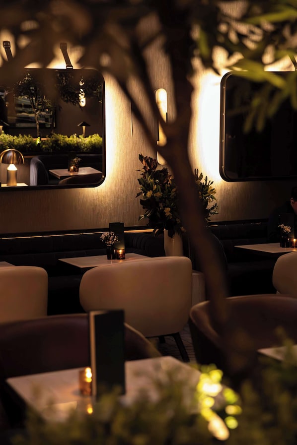 3 restaurantes, café da manhã, culinária americana