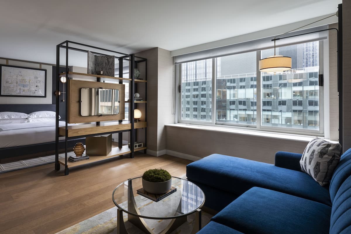 Studio Suite, 1 King Bed (High Floor, Lounge) | 1 bedroom, in-room safe, laptop workspace, iron/ironing board