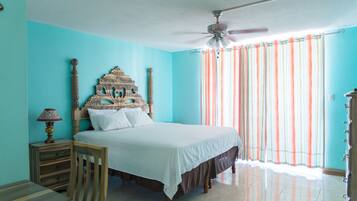Comfort Studio, Kitchen, Ocean View | Iron/ironing board