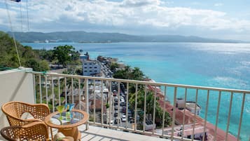 Suite Studio Deluxe, vue plage, en front de mer | Balcon