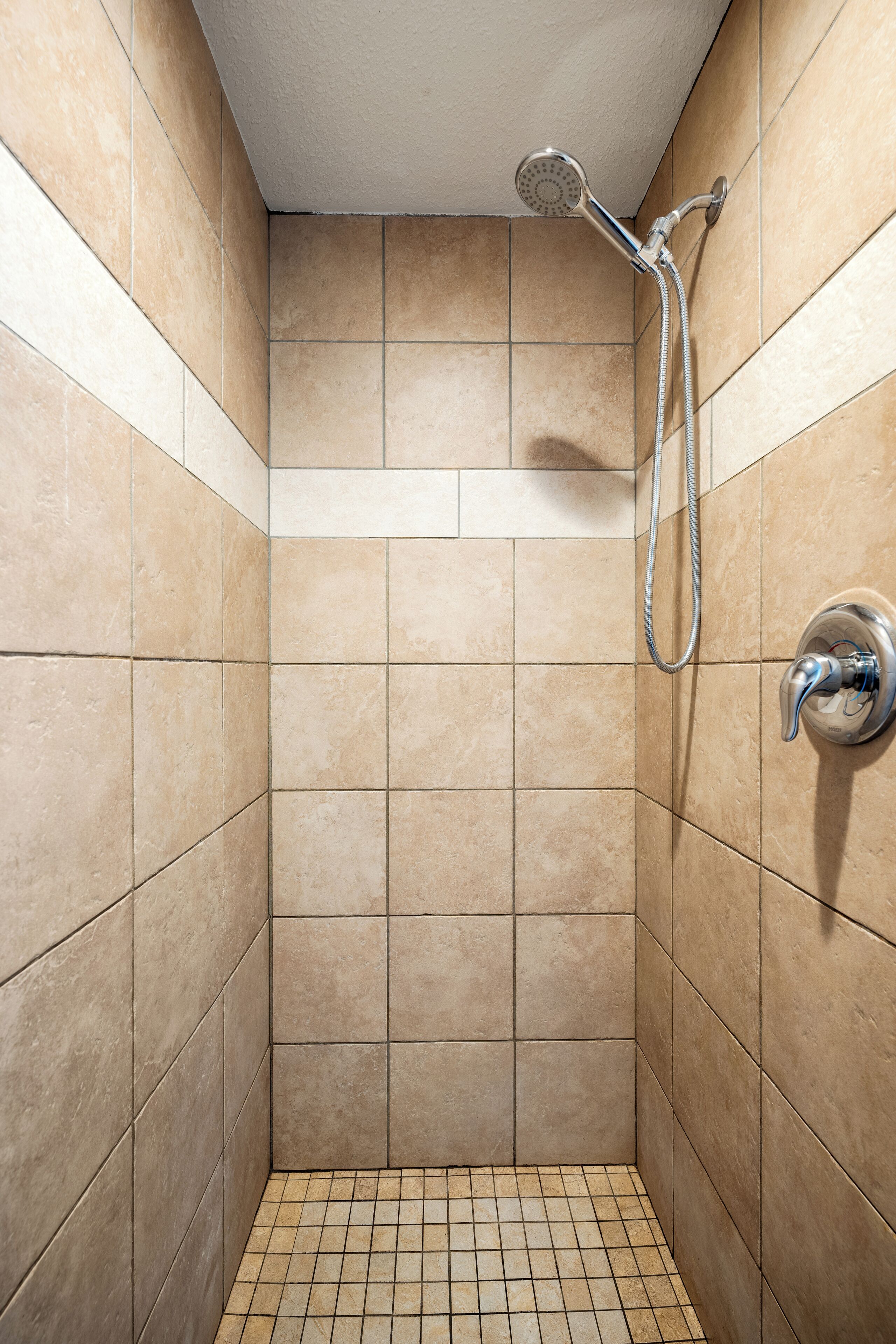 Deluxe Cabin, 1 King Bed, Kitchenette | Bathroom