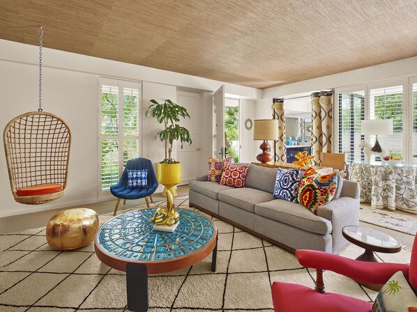 Biệt thự | Khu phòng khách | TV LCD 40-inch có truyền hình cáp, TV 