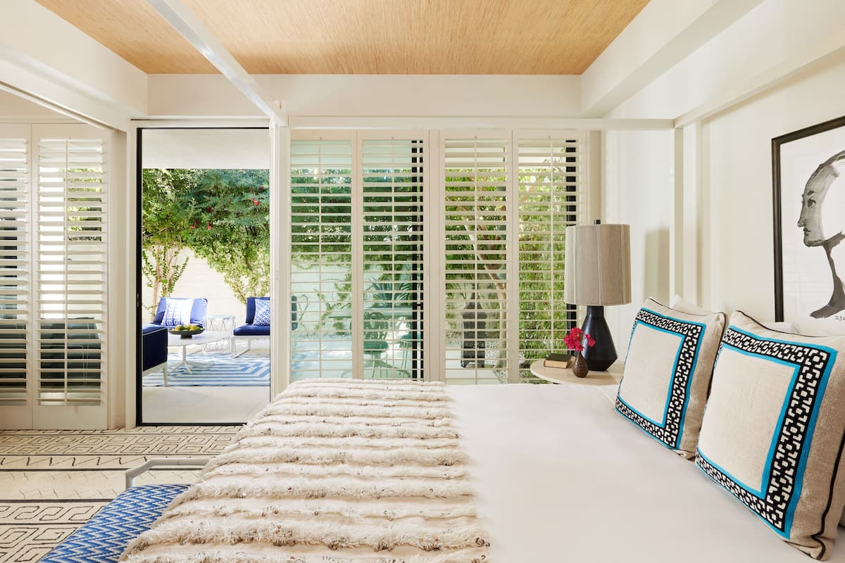 Villa | Premium bedding, down comforters, in-room safe, desk