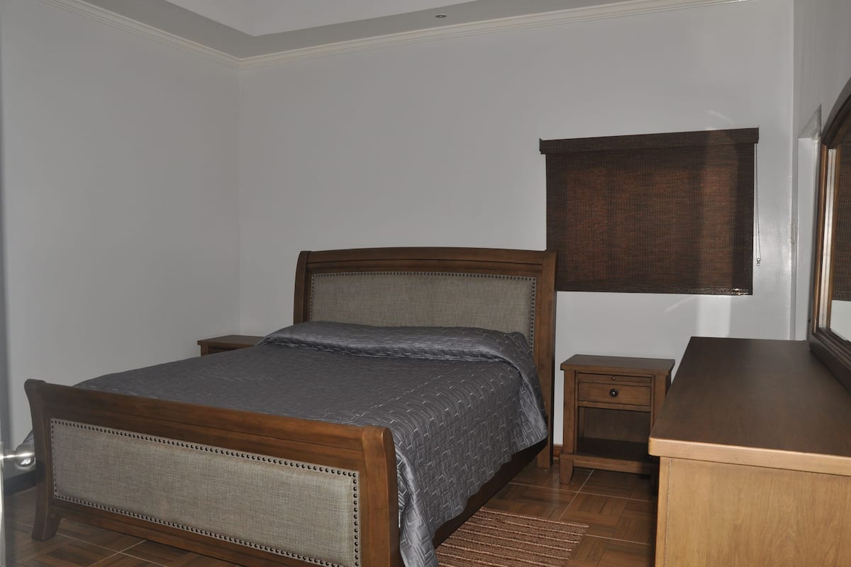 6 bedrooms, premium bedding, iron/ironing board