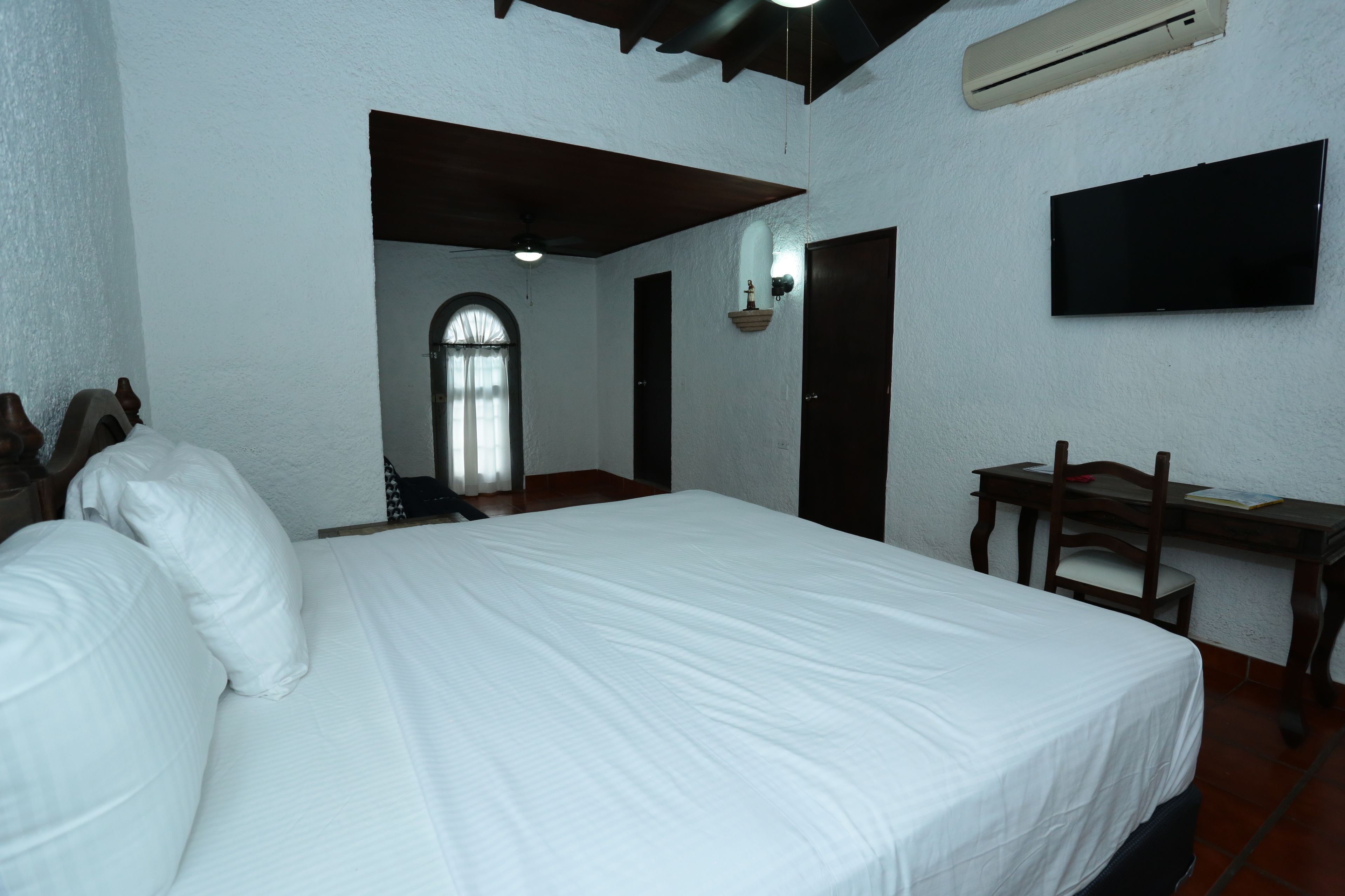 junior suite, kitchenette (8) | egyptian cotton sheets, memory-foam beds, in-room safe, free wifi