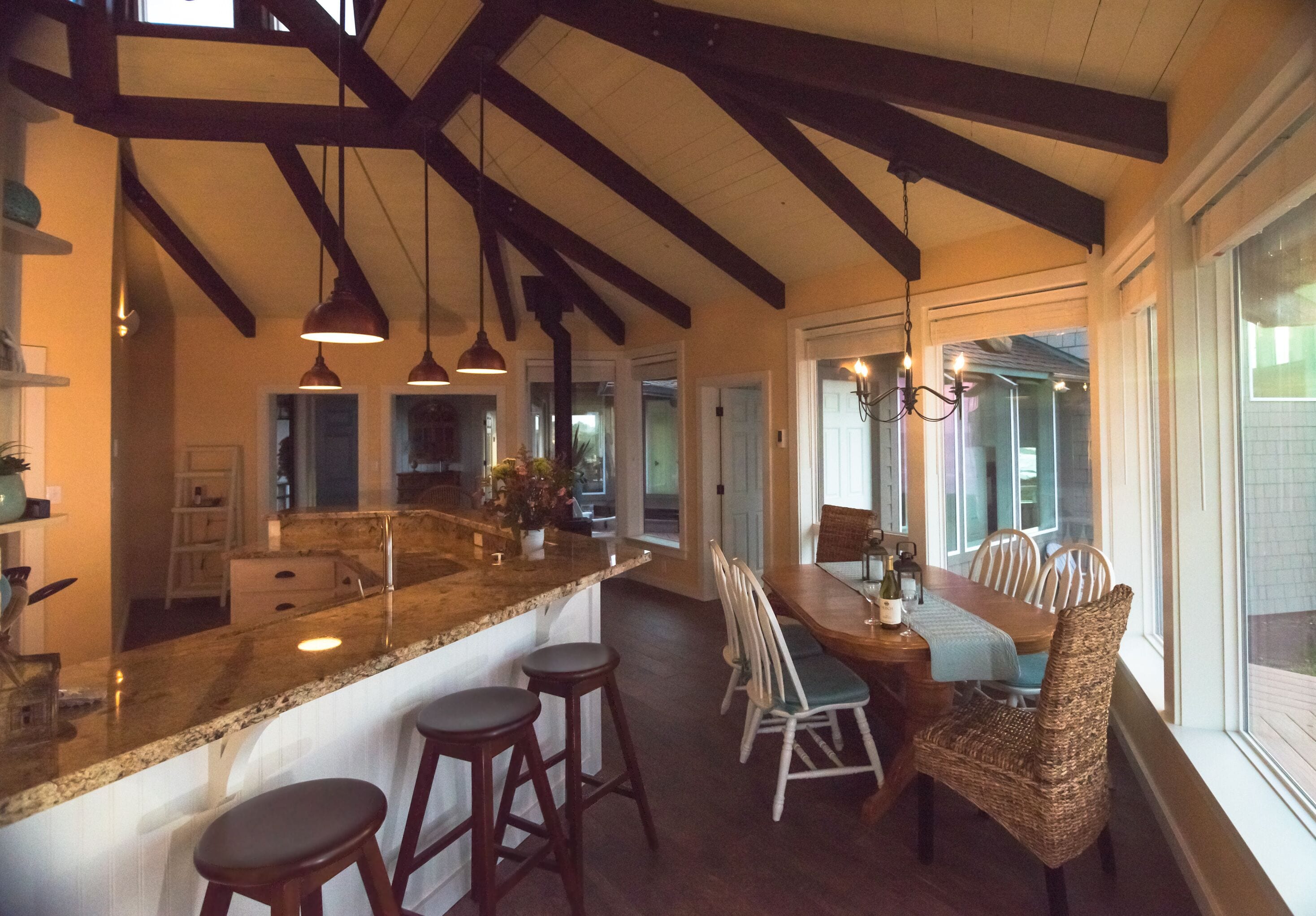 Standard Cabin | Dapur peribadi | Peti sejuk/penyejuk beku saiz penuh, ketuhar gelombang mikro, ketuhar 