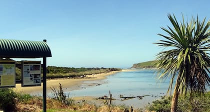 Surat Bay Lodge & Backpackers Hostel