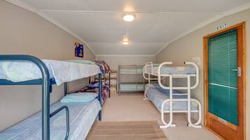 Standard Shared Dormitory, Mixed Dorm, Mountain View | 1 bedroom, soundproofing, free WiFi, bed sheets