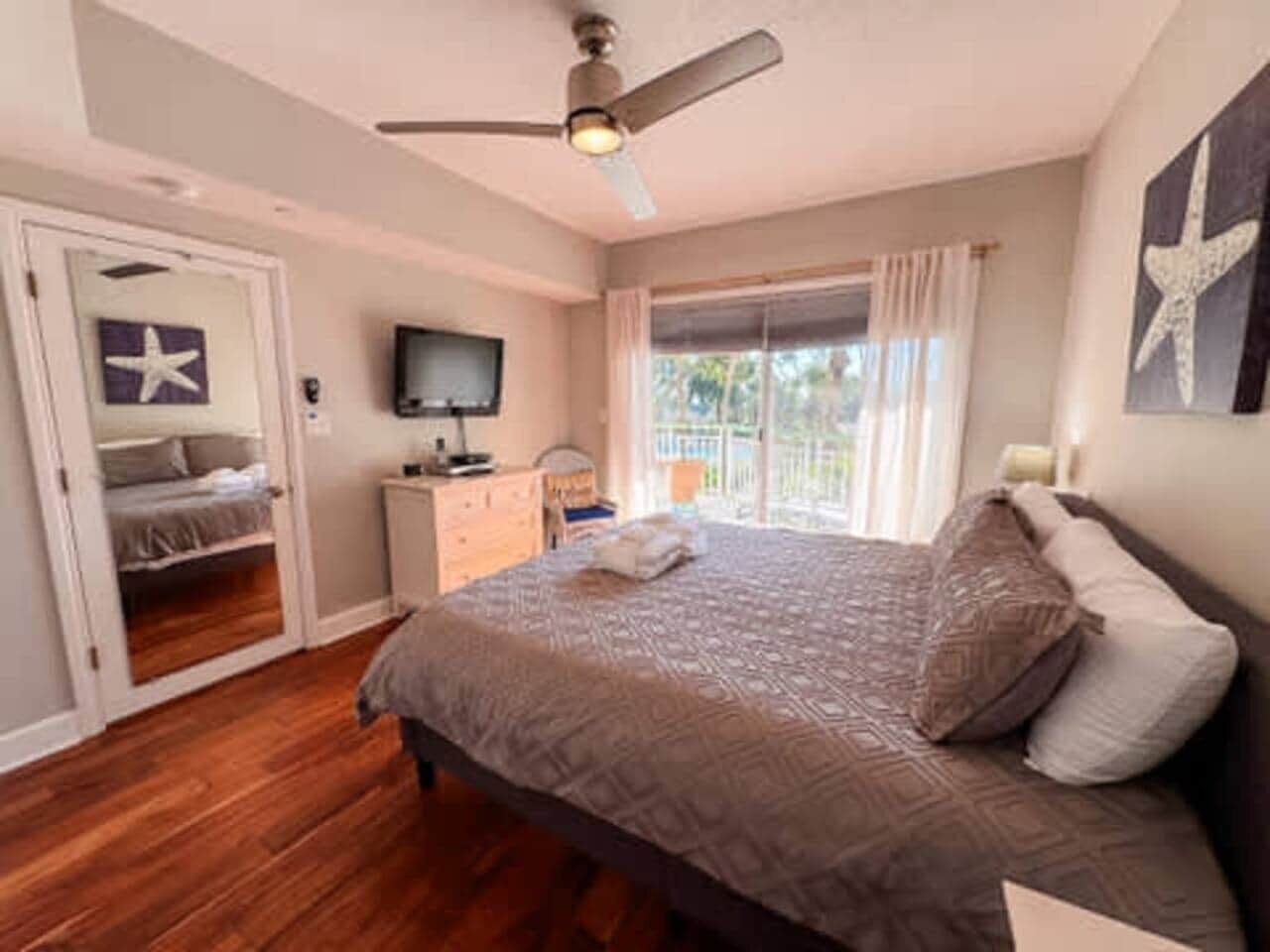 1 slaapkamer, een strijkplank/strijkijzer, wifi, beddengoed