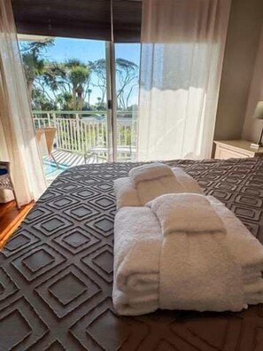 1 chambre, fer et planche à repasser, lit parapluie, Wi-Fi