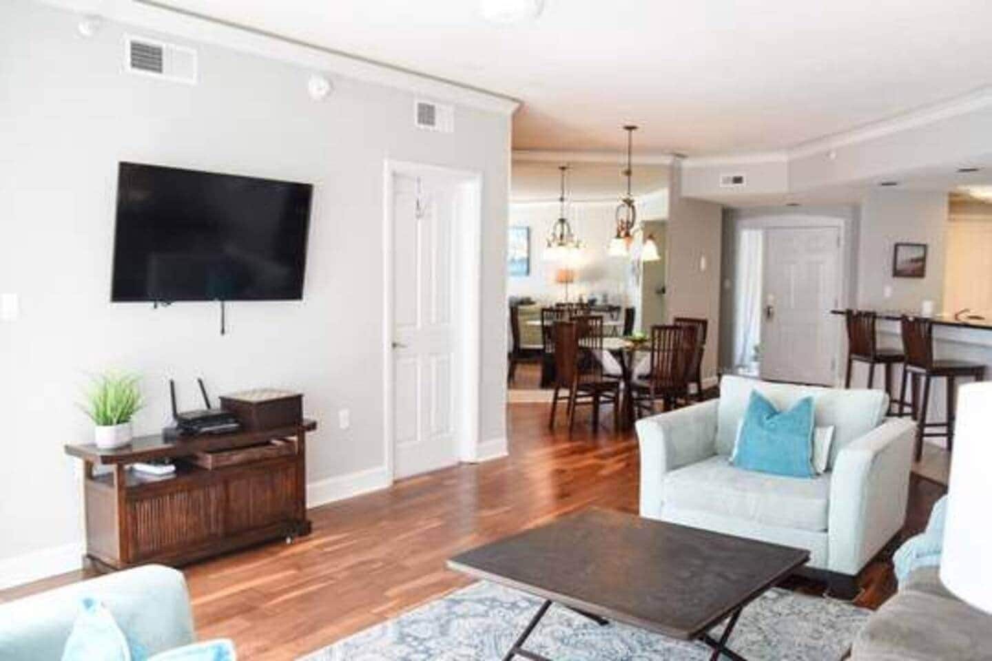 Een televisie en een kantoor