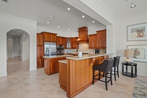 Fridge, microwave, oven, stovetop - Fairway North Shore: Private Pool, Water Park, Golf View, Near Disney (Kissimmee)