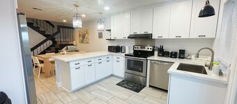 Family-friendly 4 bedrooms, mountain view townhouse located in Hacienda Heights
