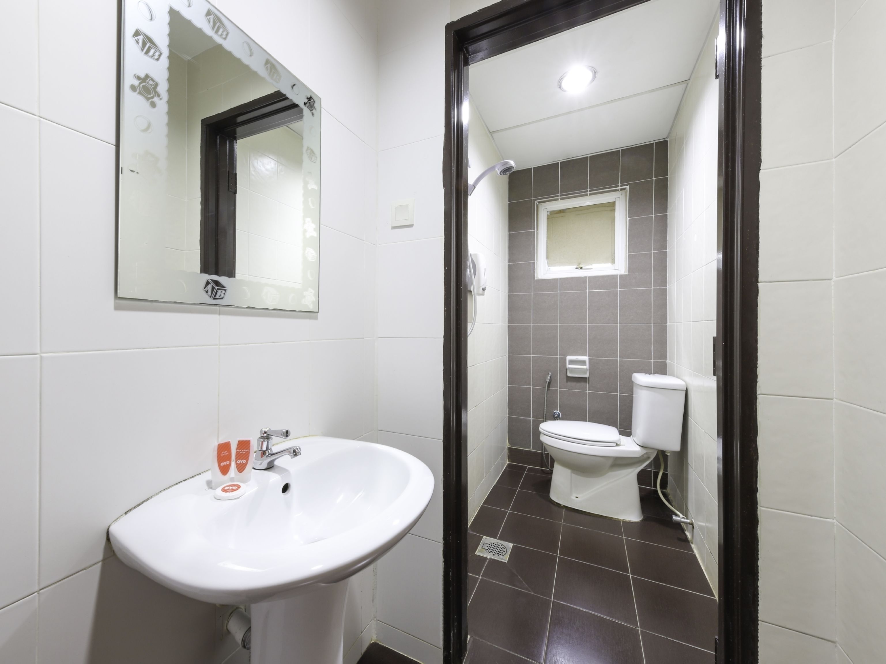 bathroom | shower, towels