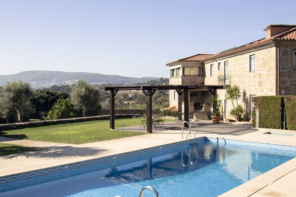 Pool - Casa da Pousada - Historic Farmhouse with Private Pool & Total Exclusivity (Barcelos)