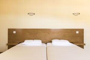 6 Schlafzimmer, Zimmersafe, Bügeleisen/Bügelbrett, Reisekinderbett