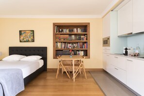 6 chambres, coffre-fort, fer et planche à repasser, lit de bébé portatif