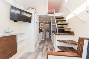 Cabin (Tiny House - The Siesta) | Individually decorated, individually furnished, soundproofing, free WiFi - Tiny House Siesta (Sarasota)