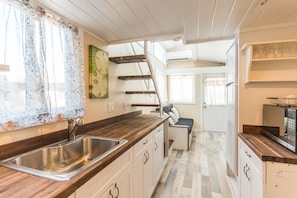 Cabin (Tiny House - The Siesta) | Private kitchen