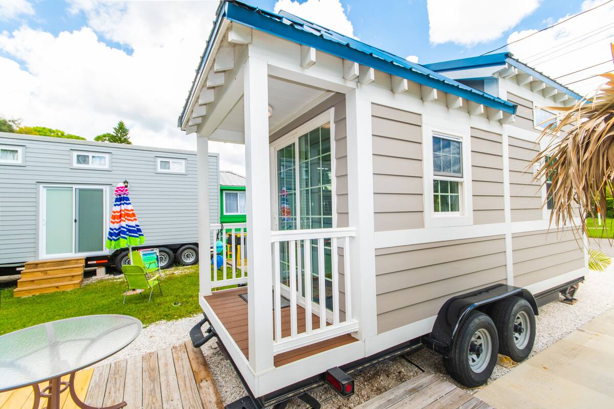 Hytte (Tiny House - Seashell) | Lydisolert, wi-fi (inkludert) og individuelt dekorert