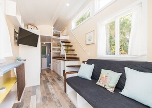 Hytte (Tiny House - The Siesta) | Oppholdsområde | Flatskjerm-TV, Netflix og strømmetjenester