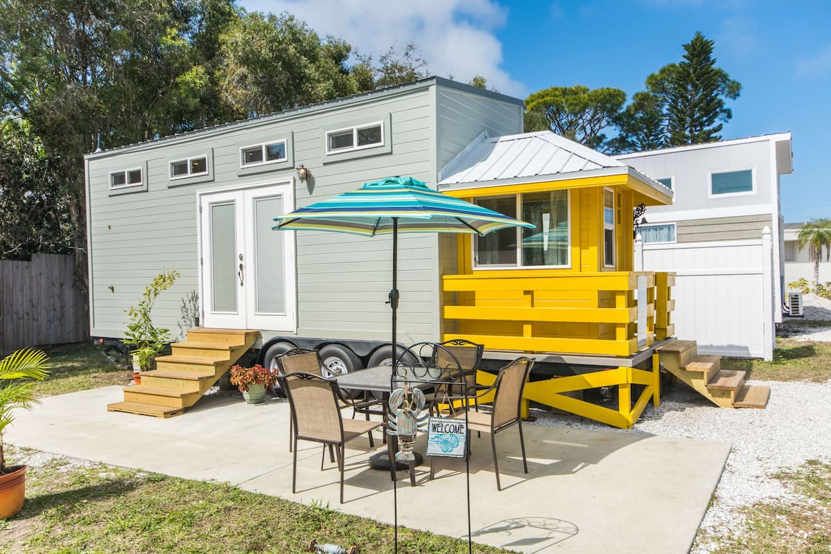 Cabin (Tiny House - Yellow Lifeguard Stand) | Pemandangan dari bilik