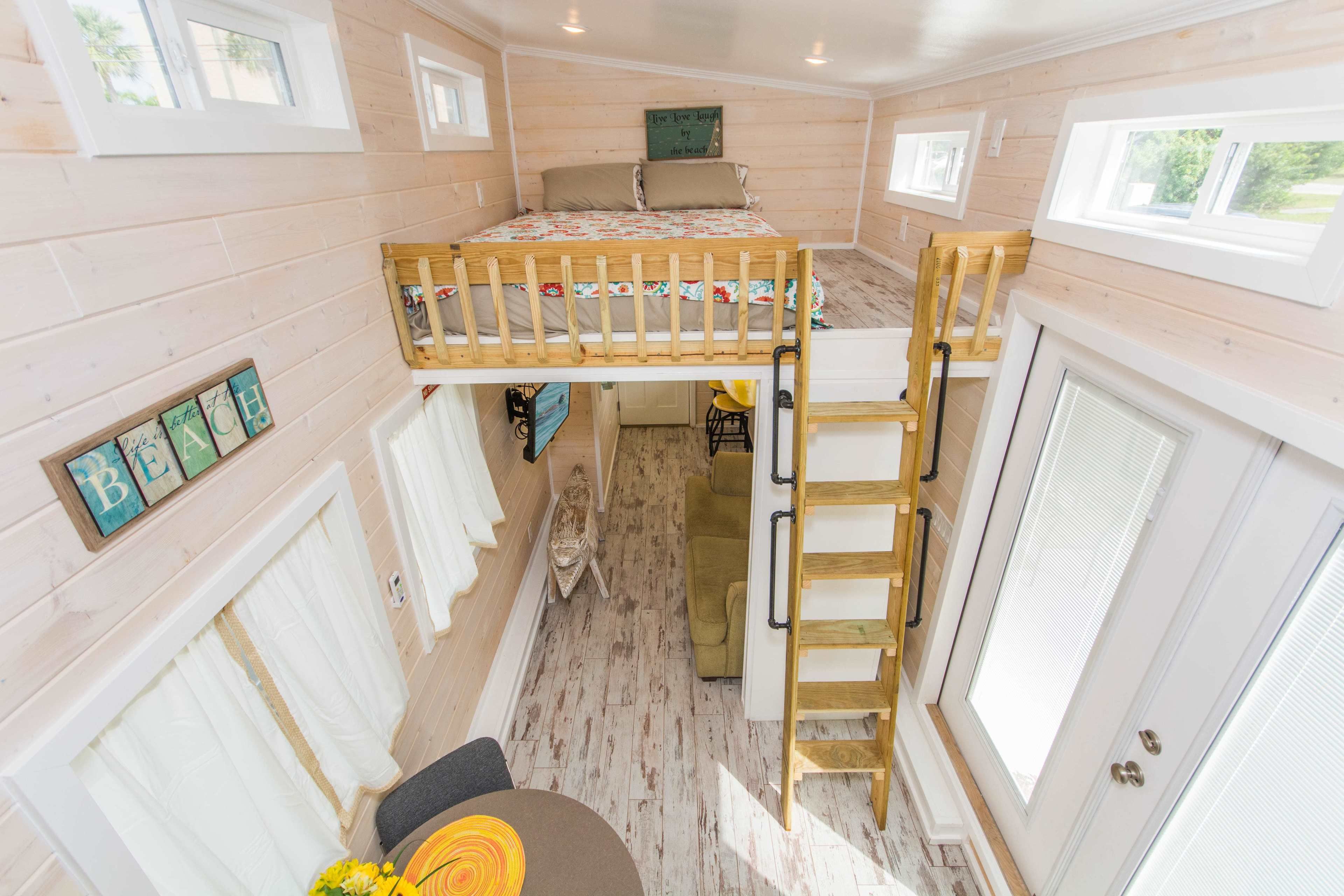 Cabaña (Tiny House - Yellow Lifeguard Stand) | Vista desde la habitación