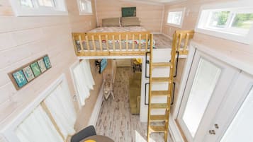 Cabaña (Tiny House - Yellow Lifeguard Stand) | Vista desde la habitación