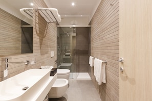 Hair dryer, bidet, towels, soap - ROME BOUTIQUE APARTMENTS comfortable, cozy, central, 8minutes from the vatican (Roma)